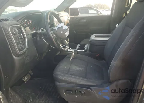 2019 Chevrolet Silverado K1500 Rst z USA, uszkodzony, nr VIN 1GCUYEED8KZ393974